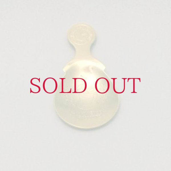 色目は濃いめの金色