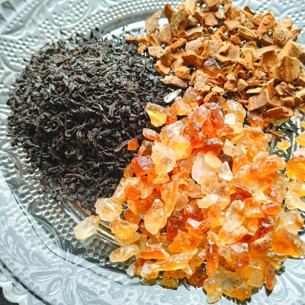 セイロン紅茶、ベトナム産シナモン、カラメルシュガー