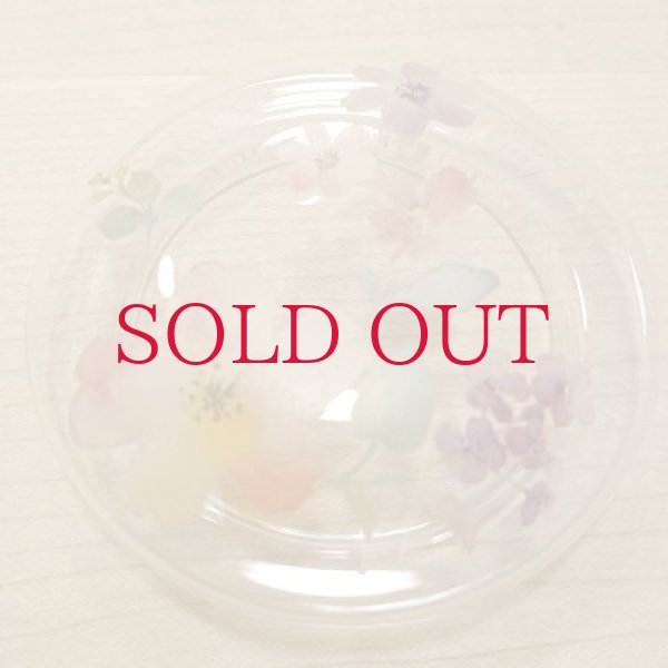 フタにも花柄が。